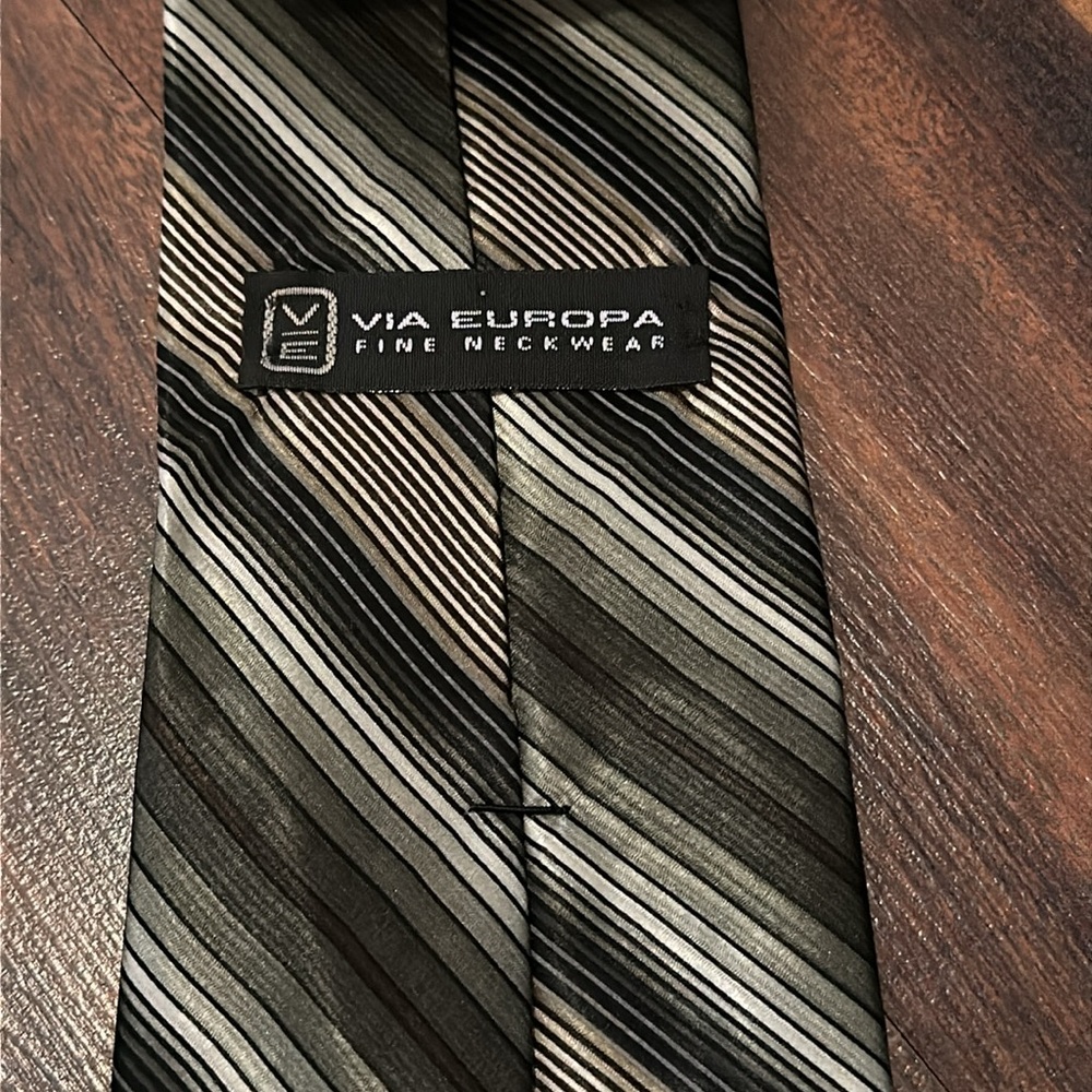 Via Europa Fine Neckwear 100% Silk Tie, Green, Cream, Navy, Black Striped - Picture 4 of 7
